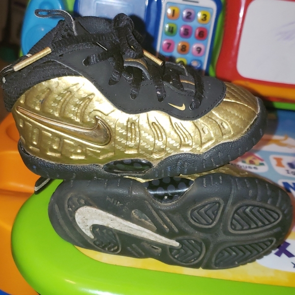 Nike-Foambosite GOLD and BLACK - Picture 3 of 4